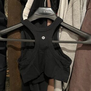 Black Lululemon crop top #activewear
Size 0